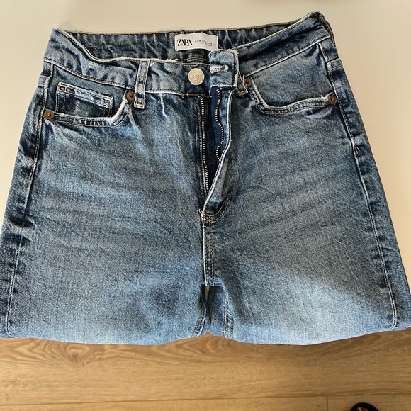 Zara Ripped Slim Jeans - Picture 2 of 9